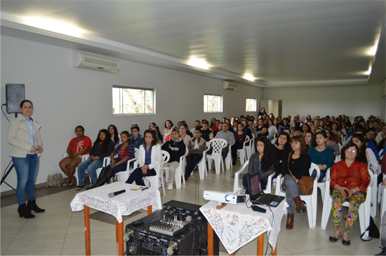 Bethânia da Silva do setor de pessoal esclareceu alguns pontos do programa.